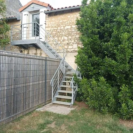 Studio En Pleine Campagne Avec Jardin Privatif Bournand Exterior photo