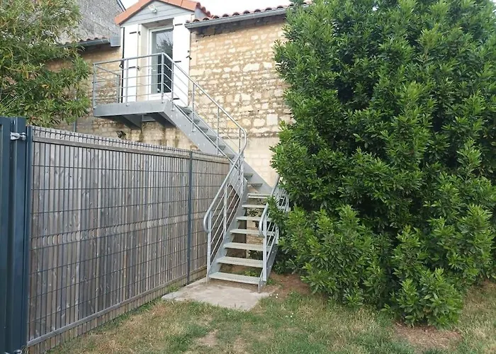 Studio En Pleine Campagne Avec Jardin Privatif