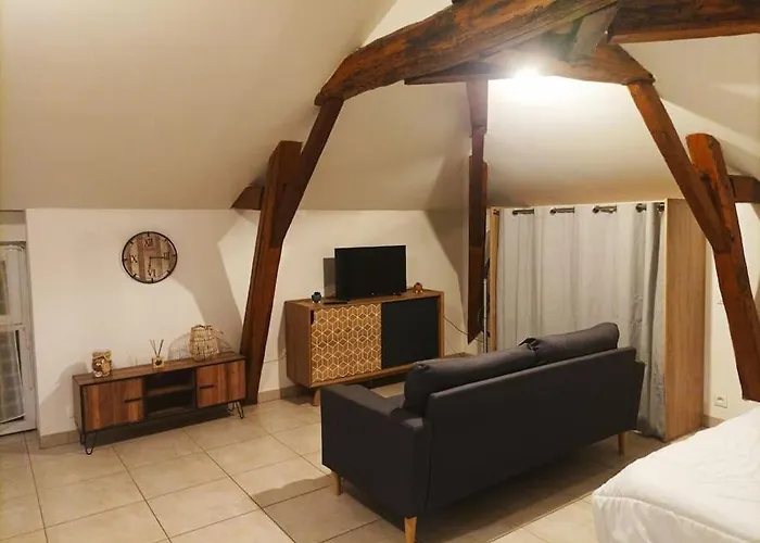 Studio En Pleine Campagne Avec Jardin Privatif